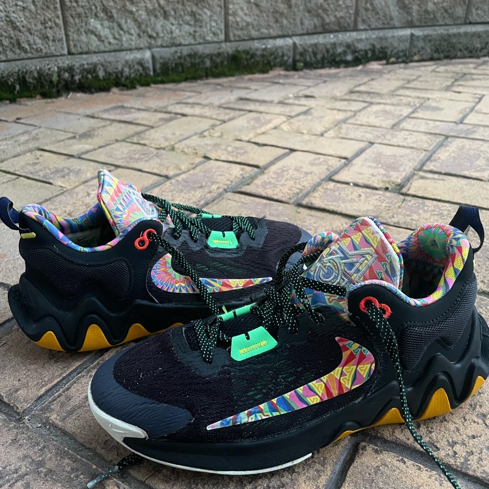 Nike Kids' Grade School Giannis Immortality 2 Basketball Shoes size 7Y